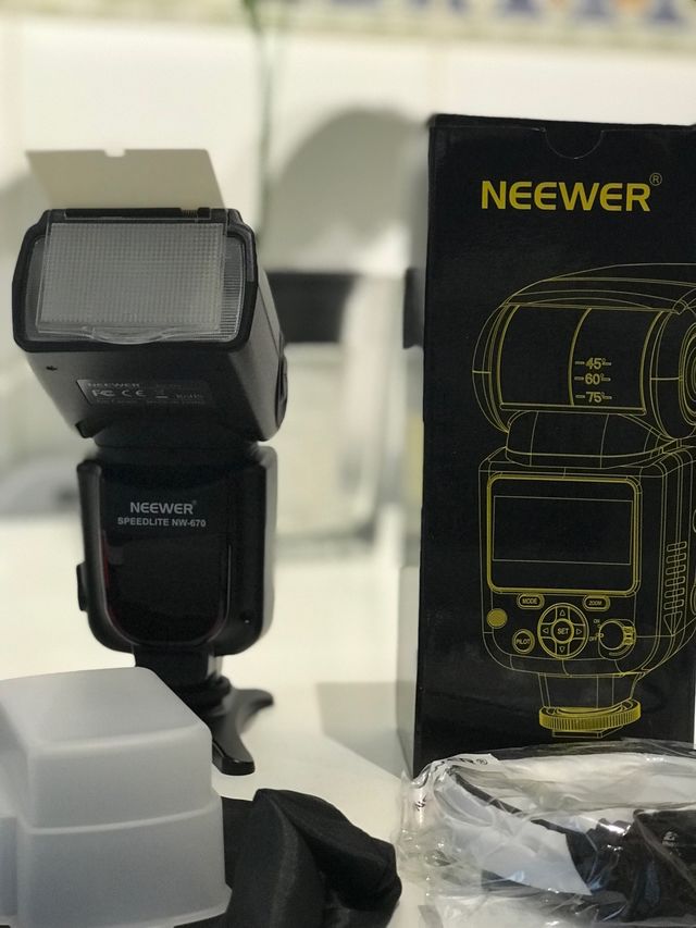 Flash NEEWER Speedlite NW670C