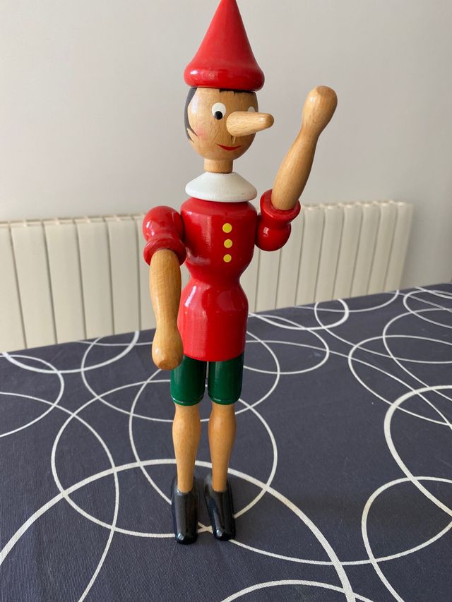 Figura de Pinocho de Madera