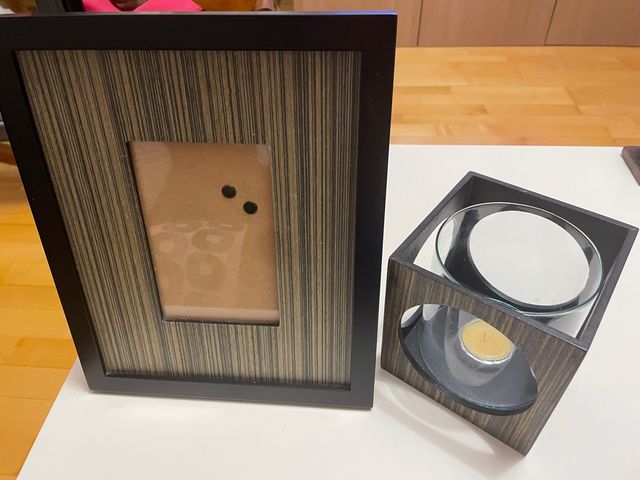 Portafotos y portavelas.