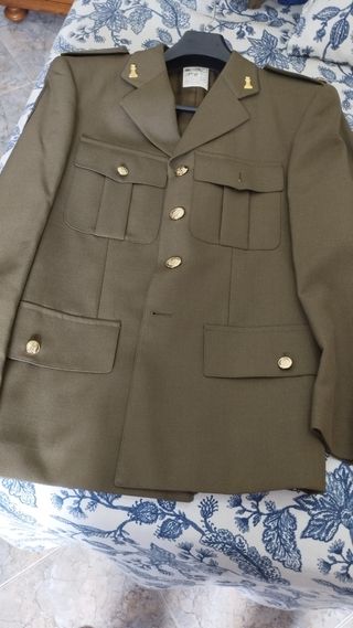 traje militar 
