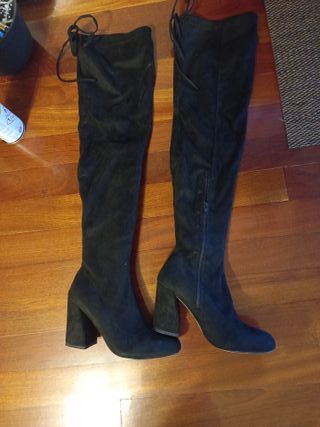 Botas altas color negro