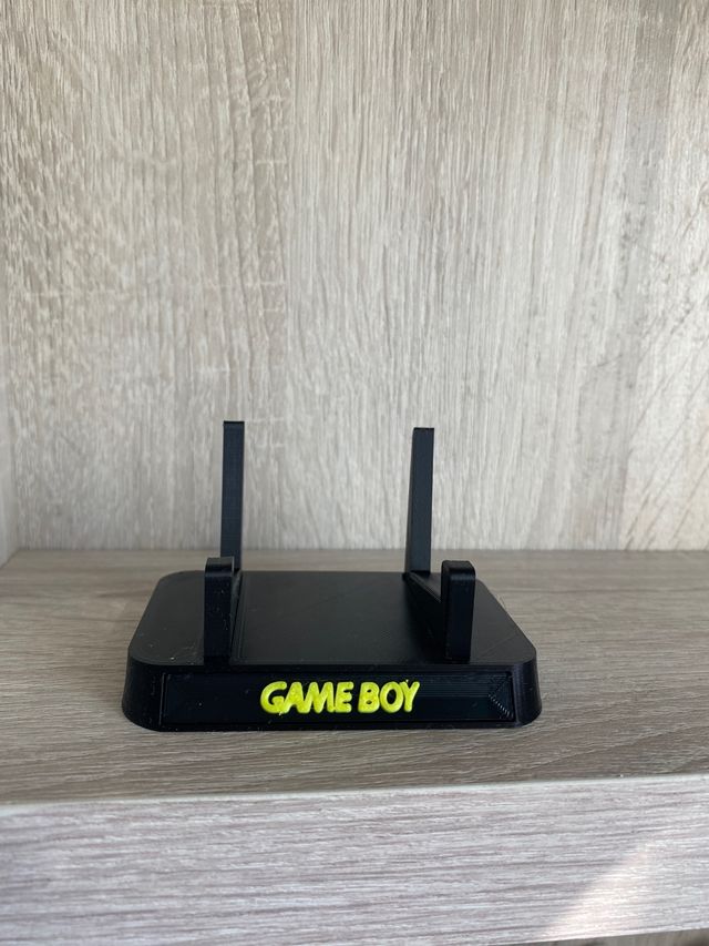 Soporte expositor game boy letras amarillas