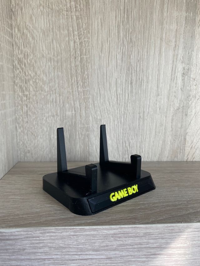 Soporte expositor game boy letras amarillas