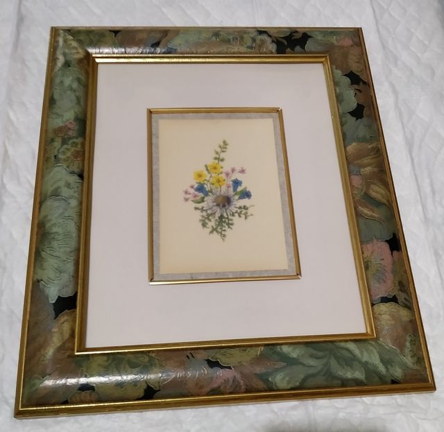 Bellissimo disegno di fiori incorniciati in abbinamento.