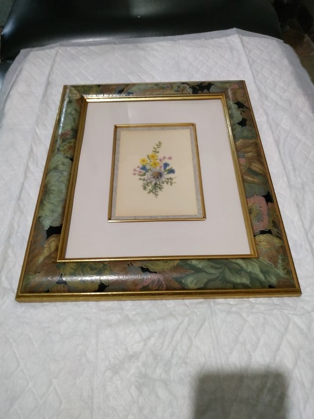 Bellissimo disegno di fiori incorniciati in abbinamento.