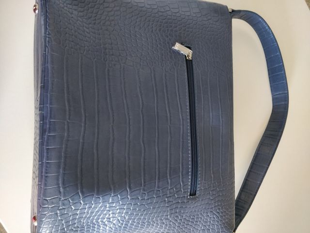 Vendo bolso Pierre Cardin. Muy bonito. A estrenar