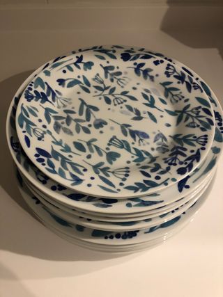 Vajilla 6 platos llanos, 5 hondos y 2 de postre