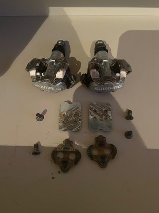 Pedales y calas con chapa shimano M520 SPD plata