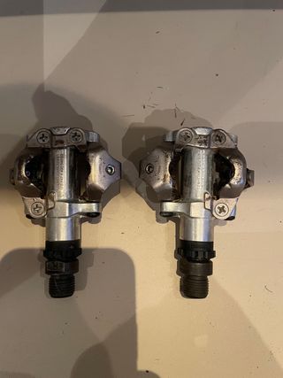 Pedales y calas con chapa shimano M520 SPD plata
