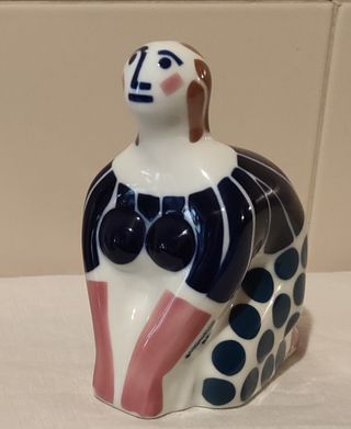 Sargadelos. Figura de mujer lavando. Lavandeira.