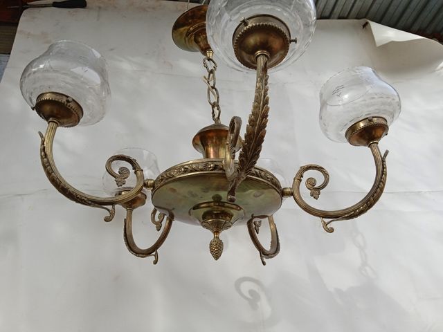 LAMPARA DE TECHO DE BRONCE CON CINCO TULIPAS