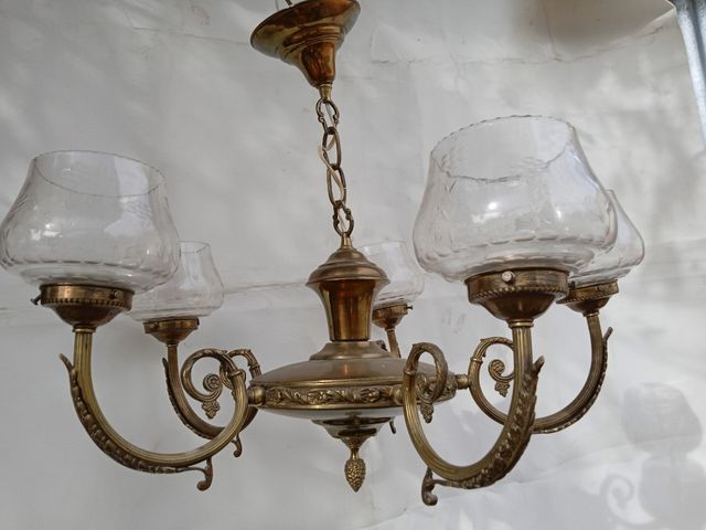 LAMPARA DE TECHO DE BRONCE CON CINCO TULIPAS