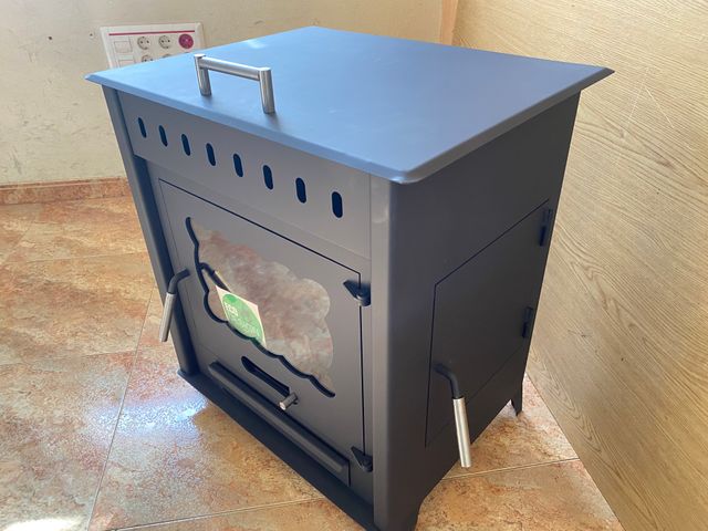 Estufa de leña con doble puerta nueva