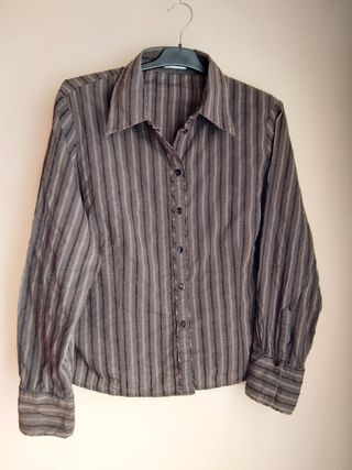 Blusa marrón de talla 48.