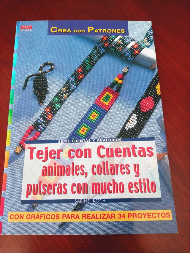 Set de tres publicaciones para crear bisutería.