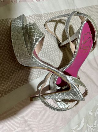 Zapato plateado fiesta 