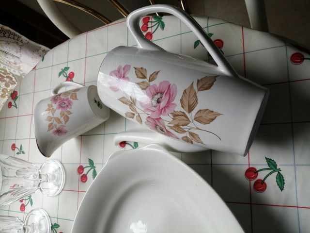 fuente y restos de vajillas con 5 copas