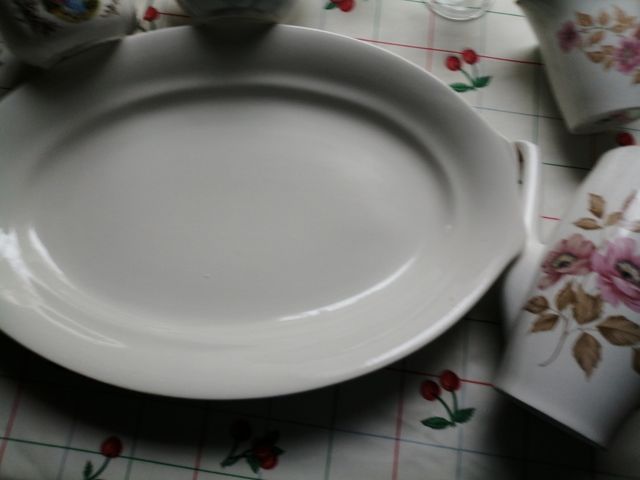 fuente y restos de vajillas con 5 copas