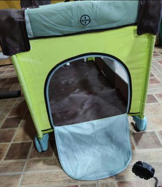 Cuna de viaje plegable.
