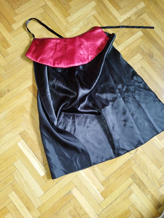 capa negra niño Drácula