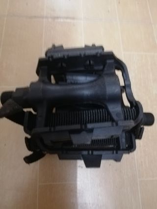 Pedales de plataforma con calapiés / rastrales