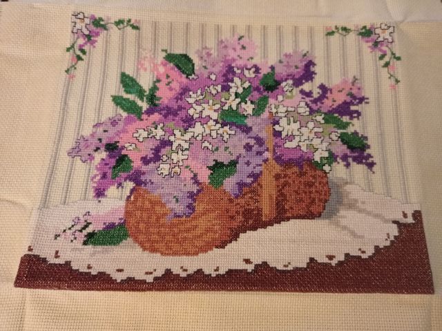 labor hecha a mano de punto de cruz cesto lilas 