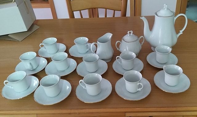 Juego café de porcelana y oro