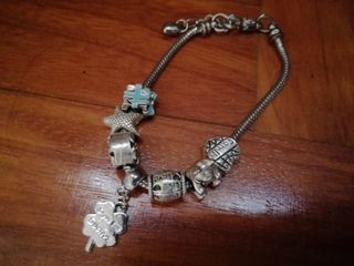 Pulsera abalorios y anillo