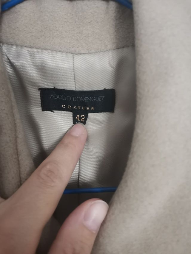 chaquetón beig Adolfo dominguez