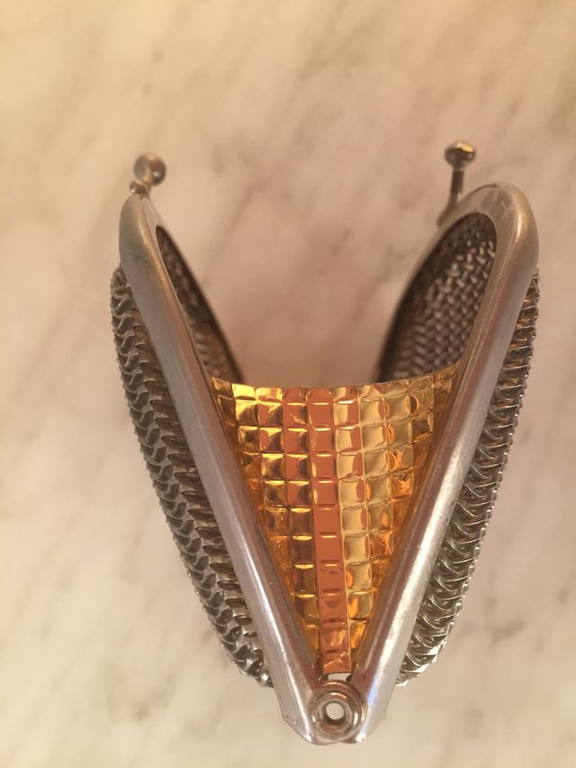 Antiguo monedero plateado