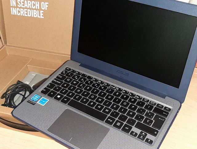 Ordenador portatil asus vivobook de segunda mano por 215 eur en castellar del vall s en wallapop