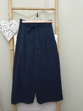 Pantalón de Zara.