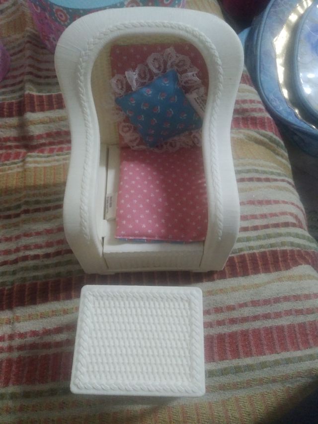 sillón y mesa barbie