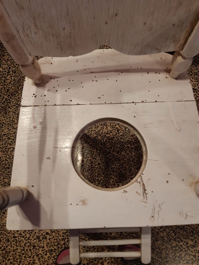 trona de madera antigua