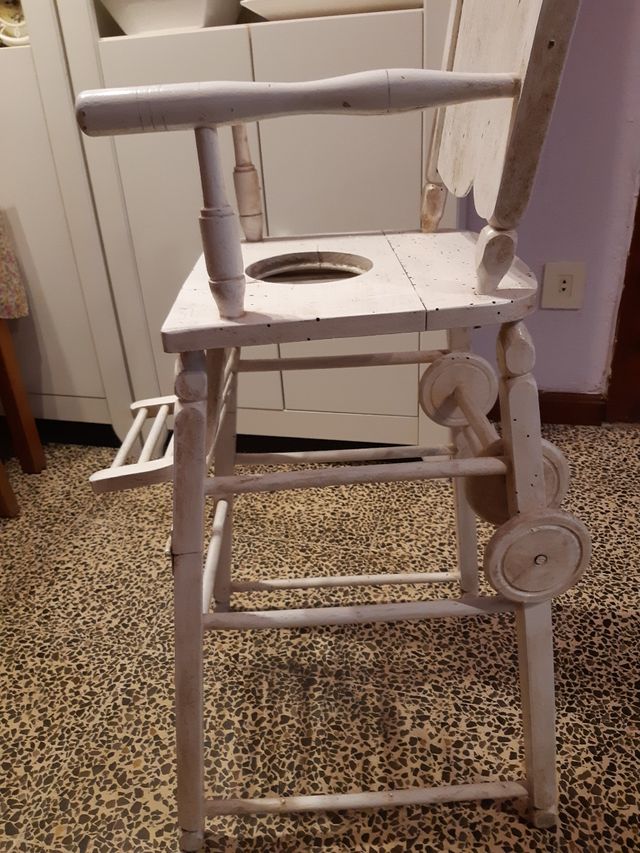 trona de madera antigua