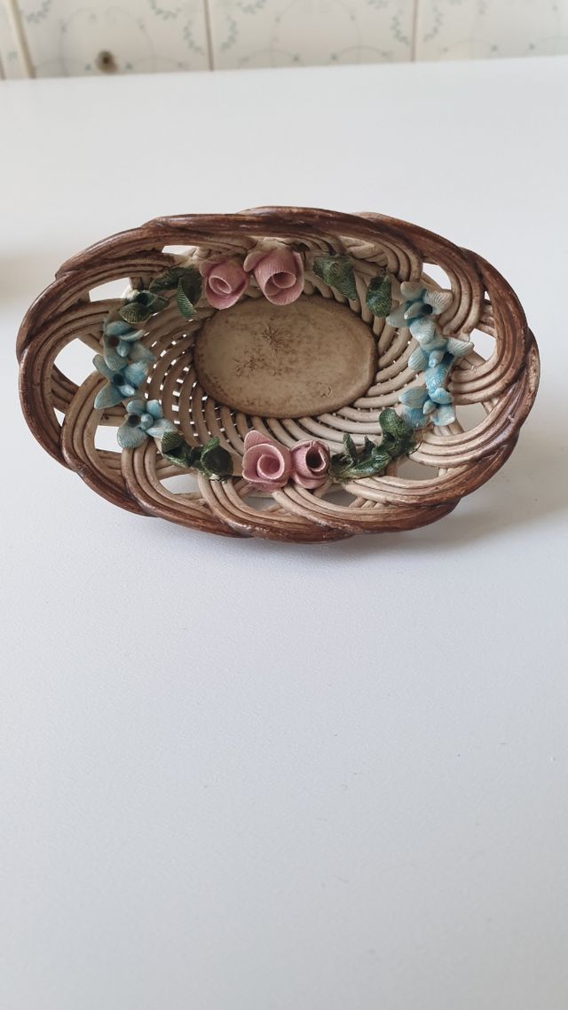 Cajita y cuenco de porcelana