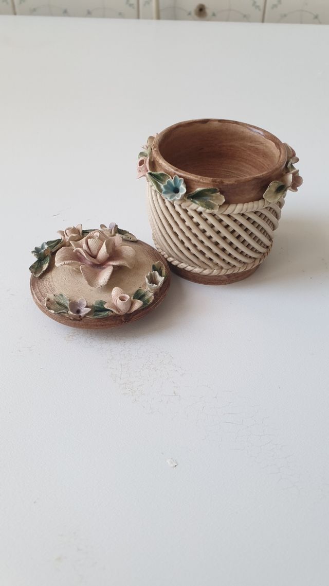 Cajita y cuenco de porcelana