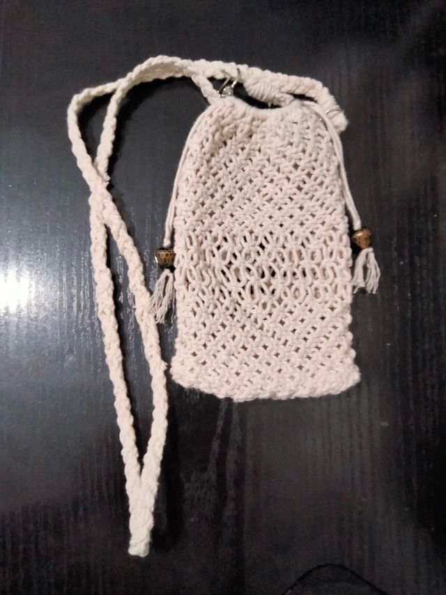 funda de movil de macramé