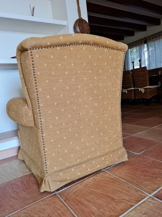 Butaca orejera marrón