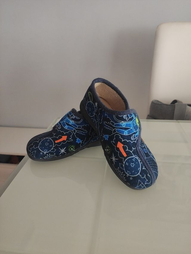 zapatillas de estar por casa de niño