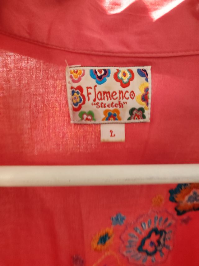 Camisa rosa bordada de marca Flamenco. Talla L