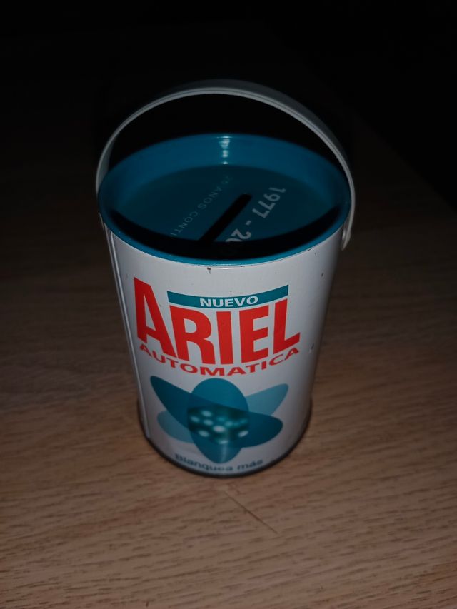 HUCHA DE ARIEL 1977-2002