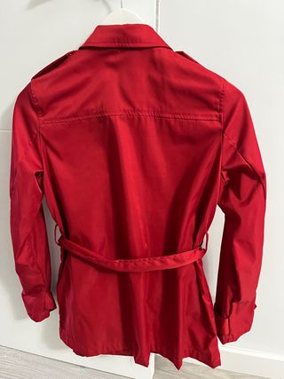 Chubasquero rojo Zara talla S