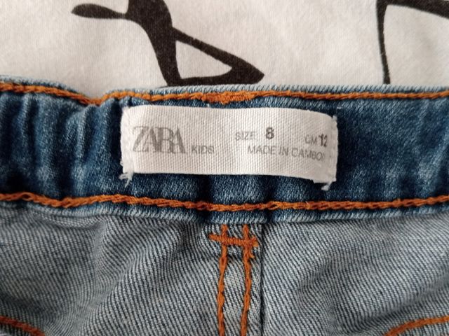 falta niña Zara vaquera