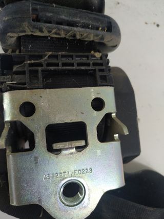 7354644860E cinturón seguridad trasero izq Fiat 