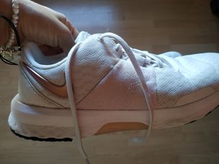 zapatillas Nike gris clarito