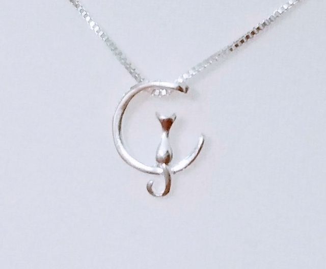 Cadena con colgante gato baño plata
