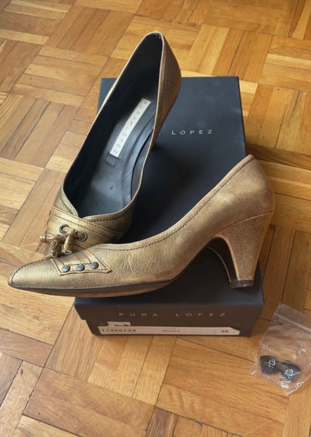 Zapatos dorados Pura Lopez
