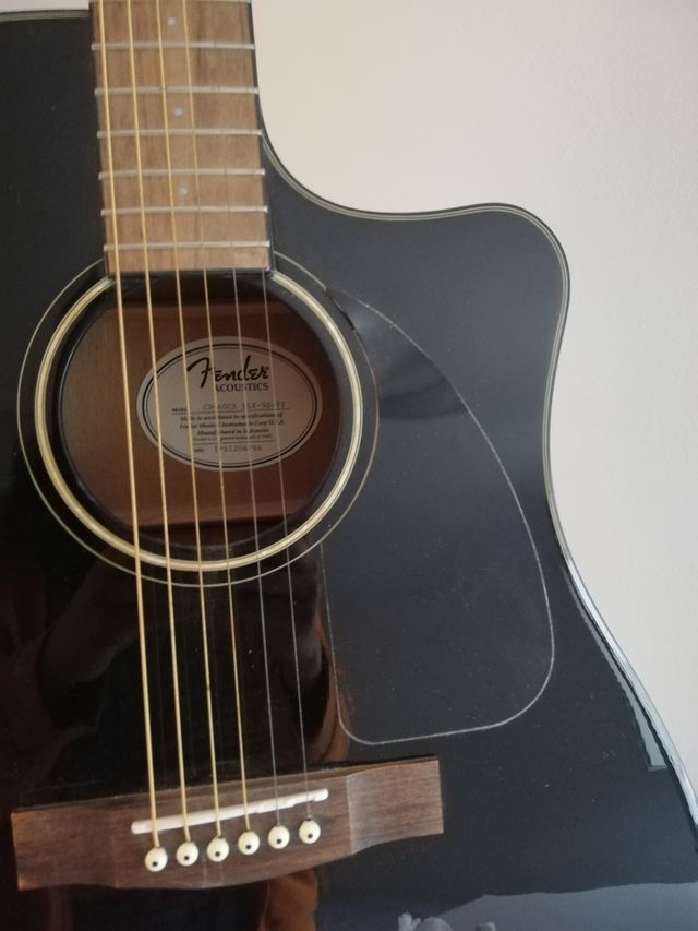 Guitarra Fender Modelo CD-60CE BLK-DS-V2 de segunda mano por 120 EUR en ...