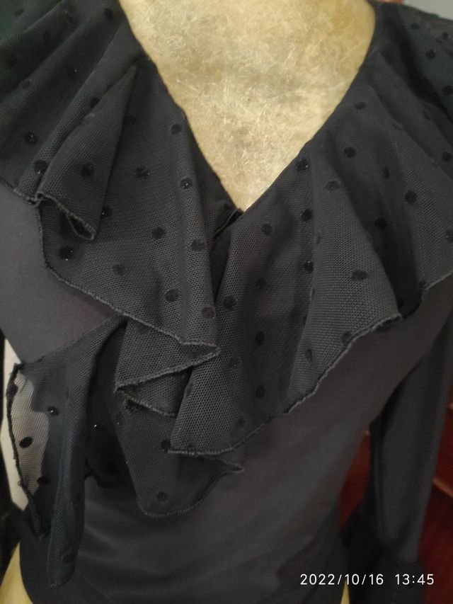 BLUSA FLAMENCA CON VOLANTE CRUZADA NUEVA talla M